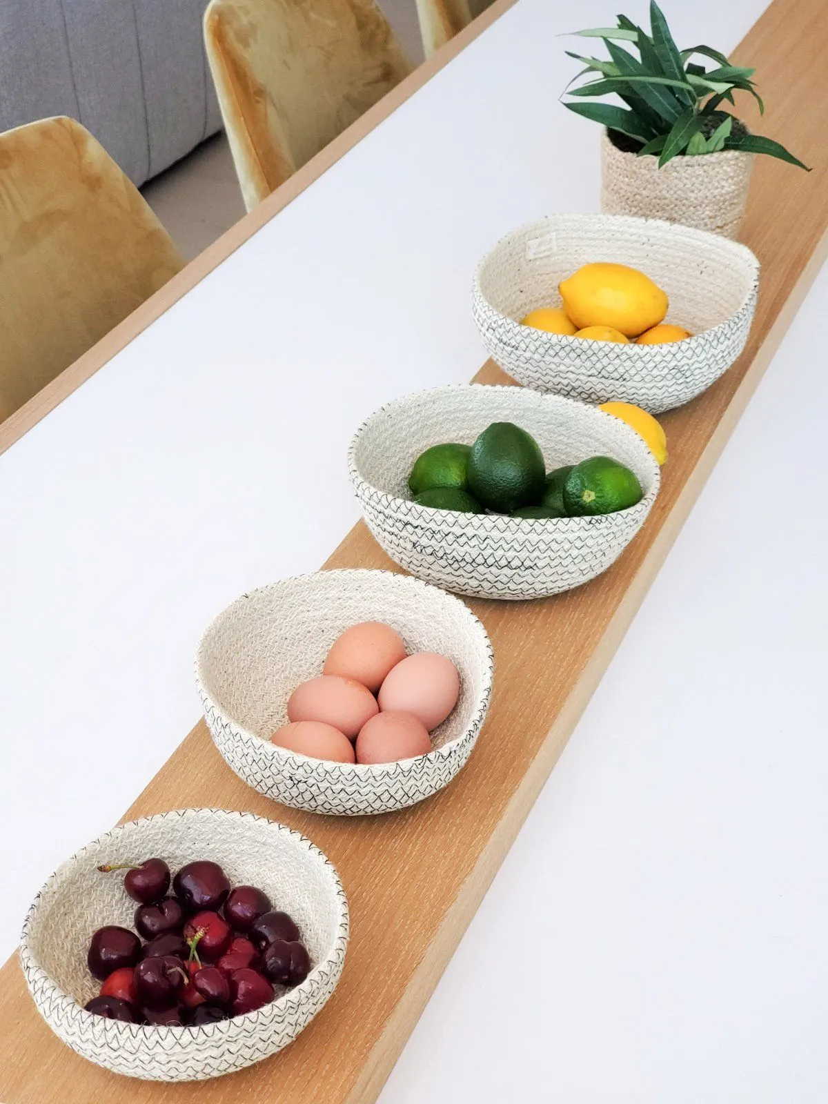 Amari  Round Bowl - Black (Set Of 4)