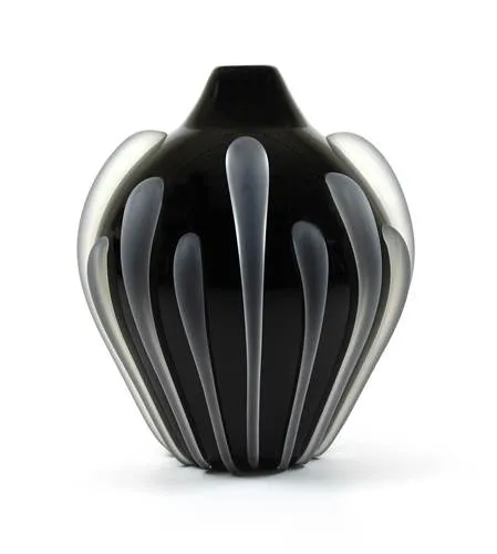 Seedpod Vase Black